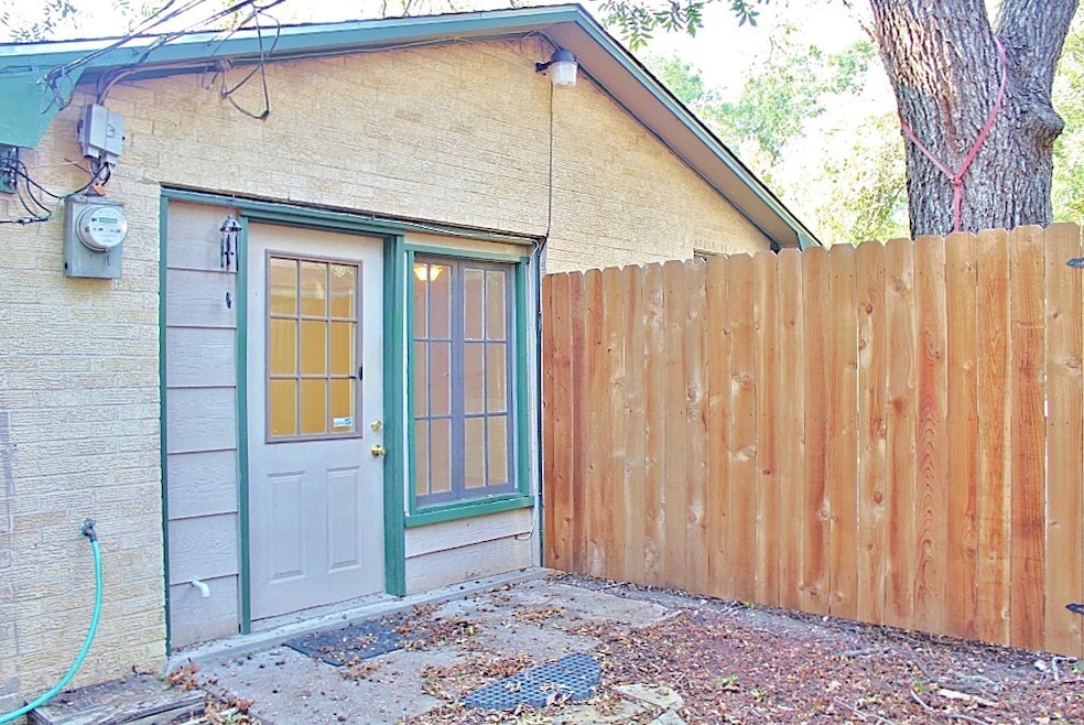 210 University Ave unit B, Waxahachie, TX 75165 - photo 1