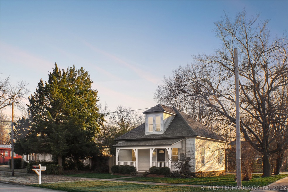 203 E 7th St, Claremore, OK 74017 - photo 1
