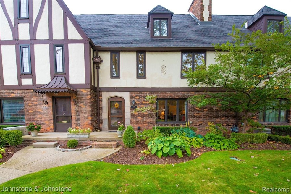 550 Cadieux Rd, Grosse Pointe, MI 48230 - photo 1