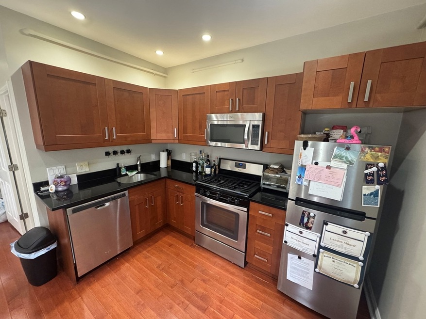 2 Snelling Place unit 3, Boston, MA 02113 - photo 1