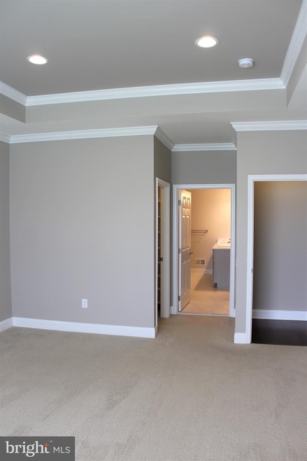 4452 Colonial Ln, Center Valley, PA 18034 - photo 1