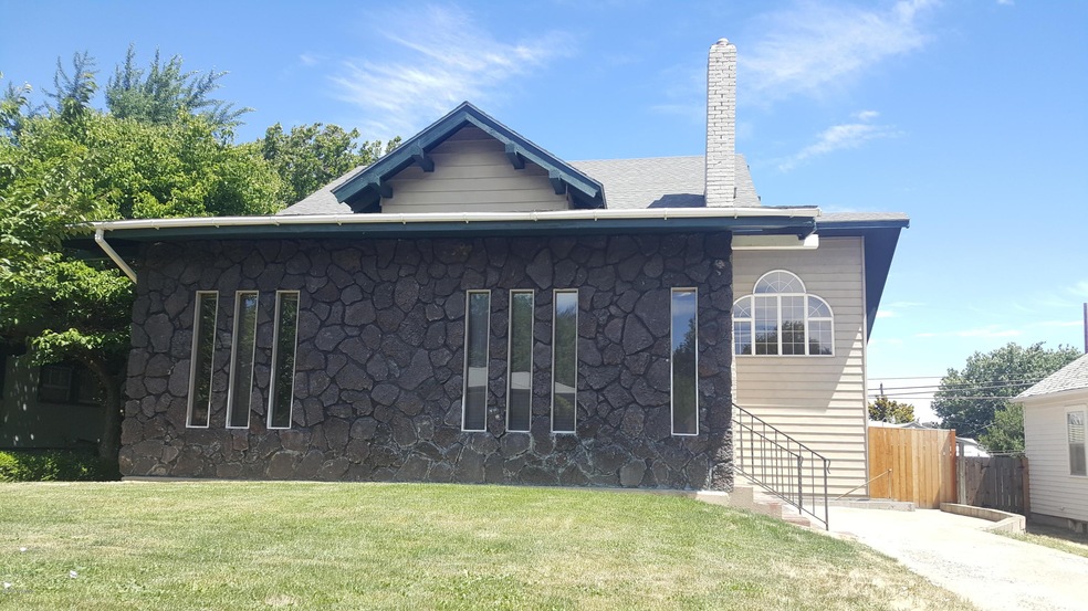 213 S 17TH AVE