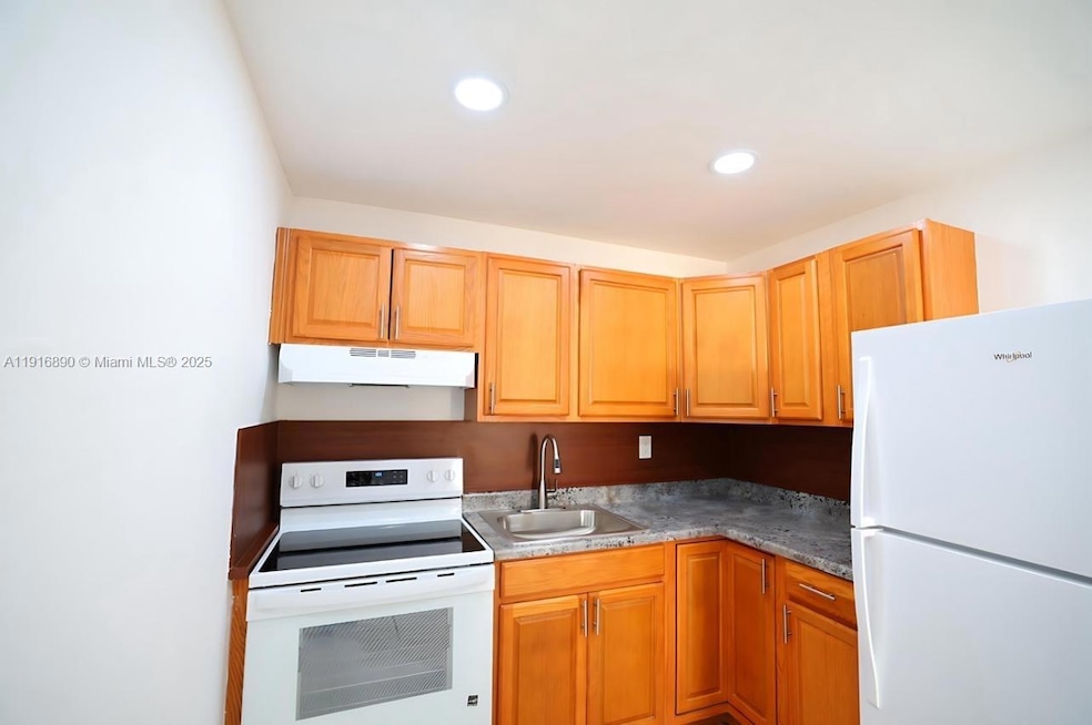 16117 NE 19th Ct unit 4, North Miami Beach, FL 33162 - photo 1