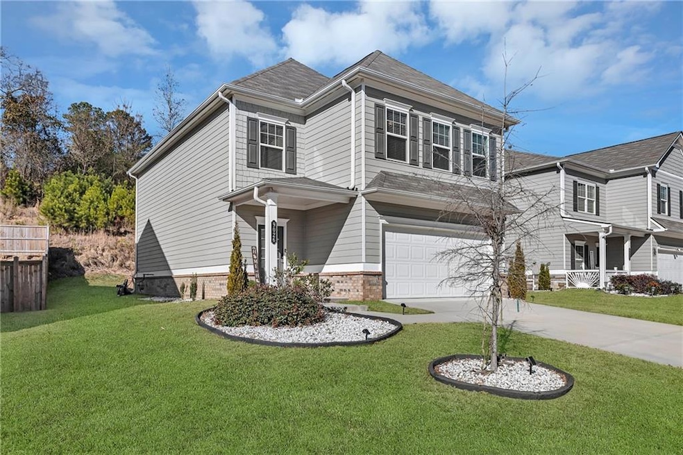View of front of house featuring a front yard and 