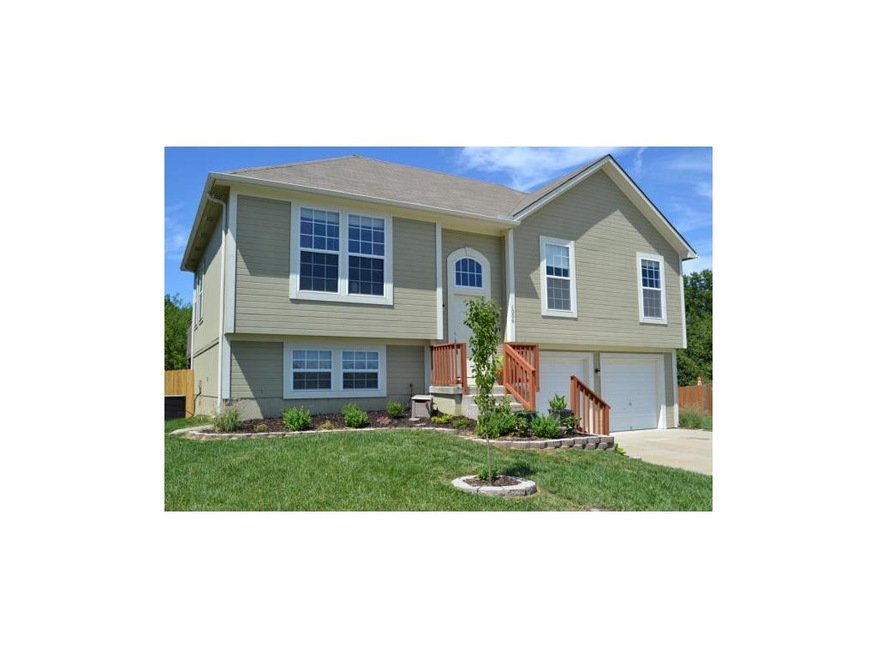 Welcome Home 1006 NW Scenic Drive, Grain Valley, M