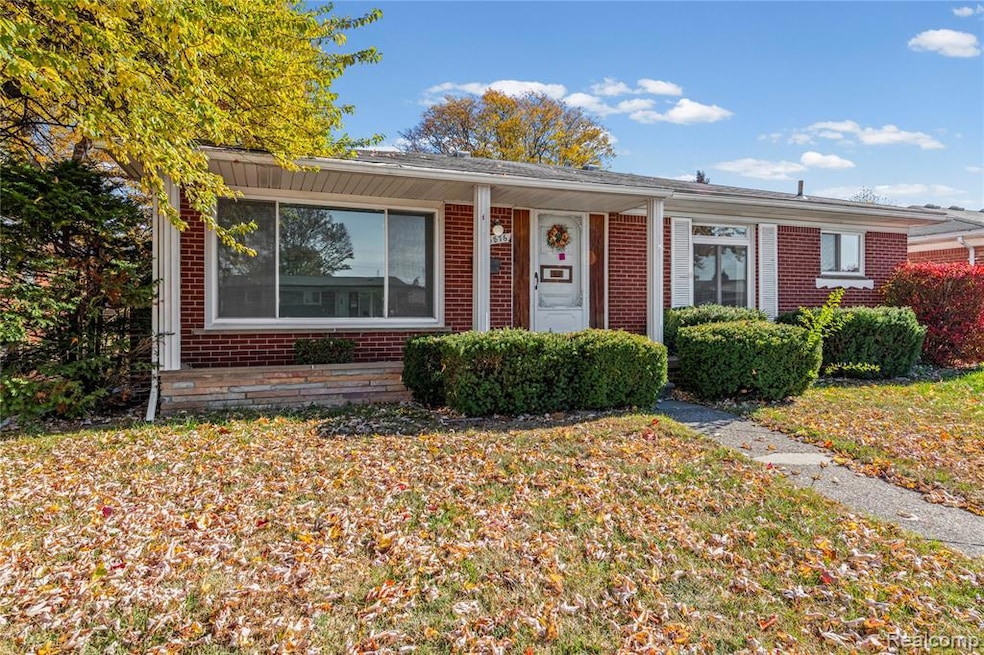 28876 Palm Beach Dr, Warren, MI 48093 - photo 1