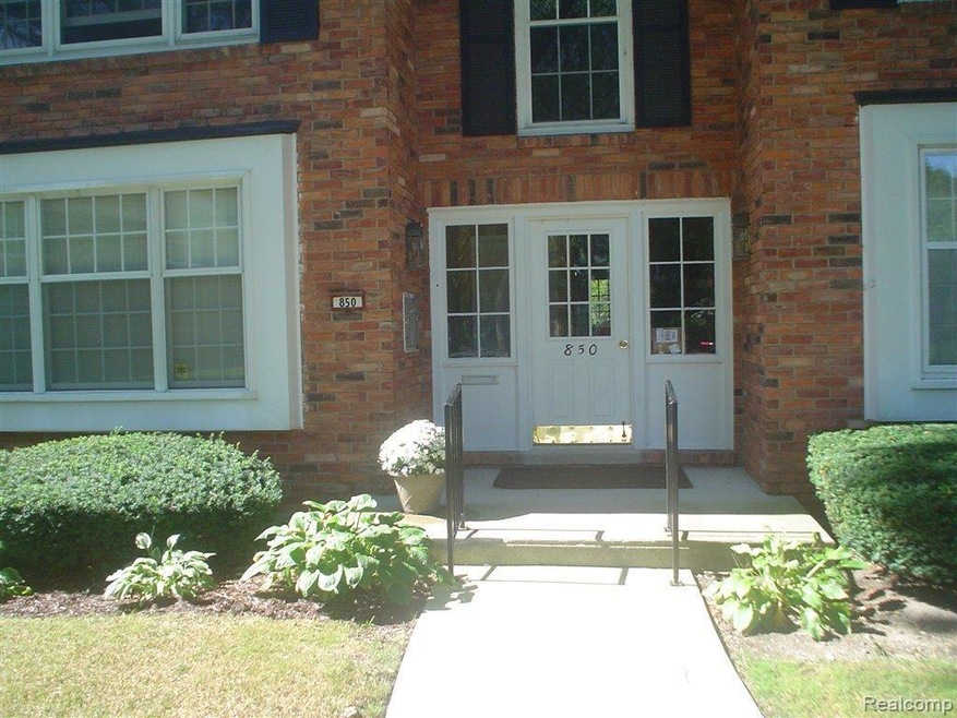 Trailwood front 2.JPG
