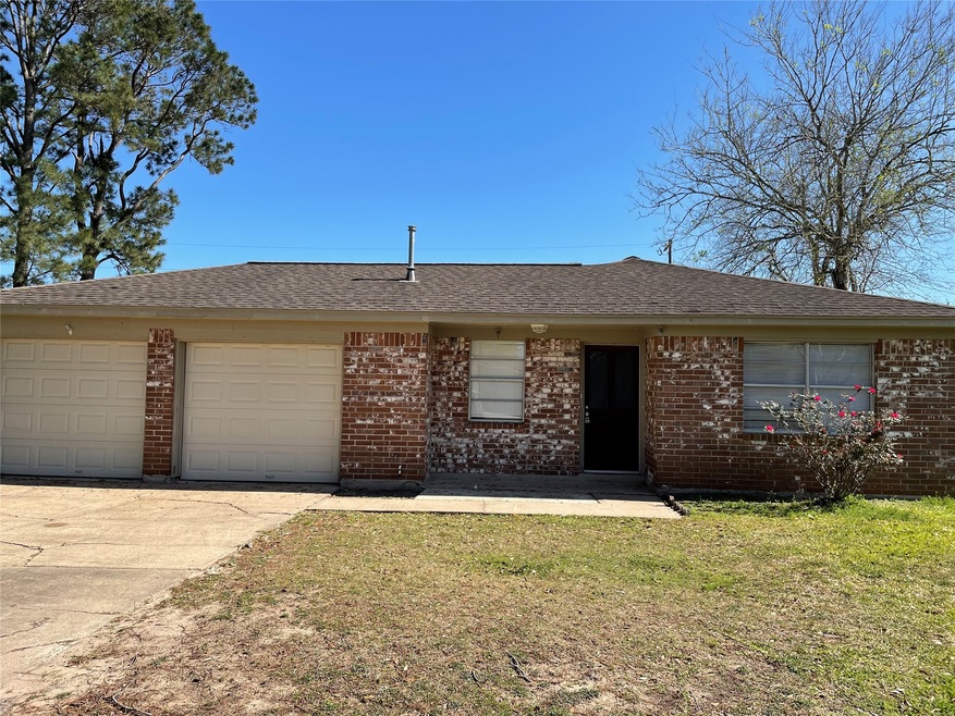 721 Circle Way, Alvin, TX 77511 - photo 1