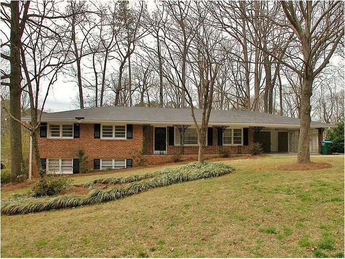 Charming 4 sides brick Ranch Home with 3 bdrms and