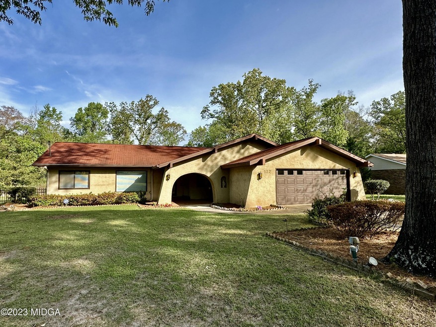 127 Wake Forest Dr, Warner Robins, GA 31093 - photo 1