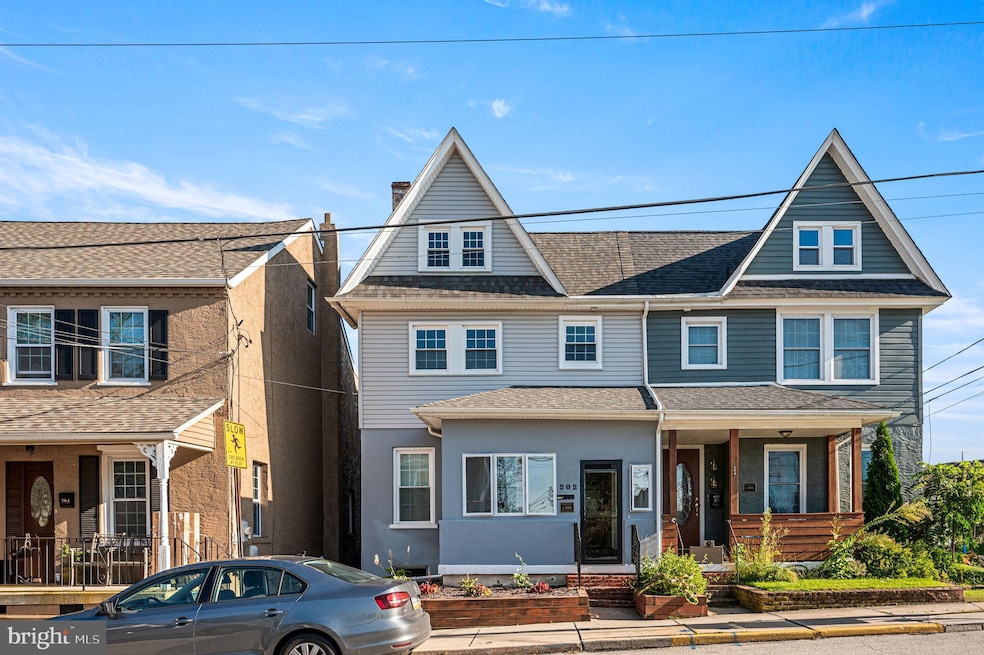 202 E Linden St, Kennett Square, PA 19348 - photo 1
