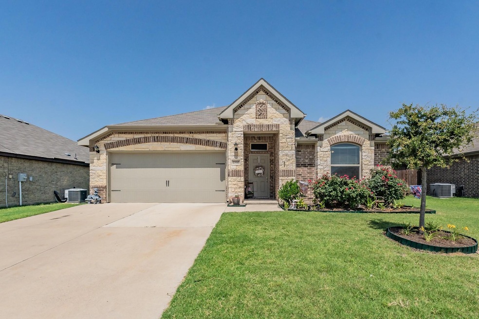 2532 Silver Fox Trail, Weatherford, TX 76087 - photo 1
