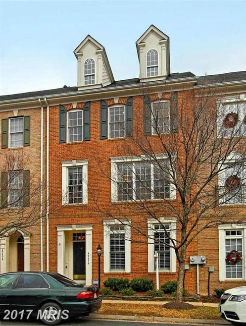 42476 Legacy Park Dr, Ashburn, VA 20148 - photo 1