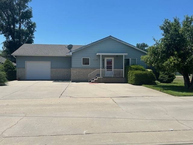 106 B W Lincoln Ave, Lakin, KS 67860 - photo 1