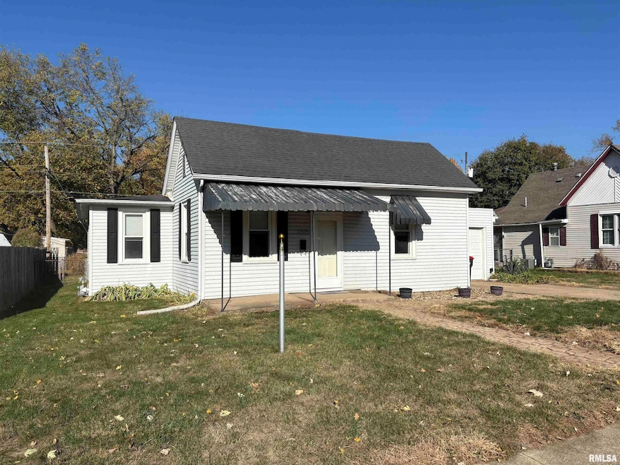 1205 Henrietta St, Pekin, IL 61554 - photo 1