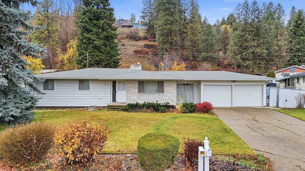 8223 N Jefferson Dr, Spokane, WA 99208 - photo 1