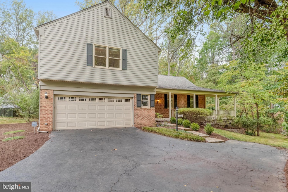 12210 Rowan Tree Dr, Fairfax, VA 22030 - photo 1