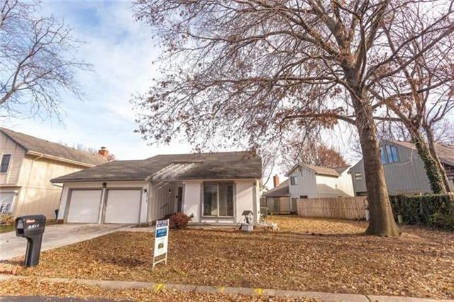 6617 Earnshaw St, Shawnee, KS 66216 - photo 1