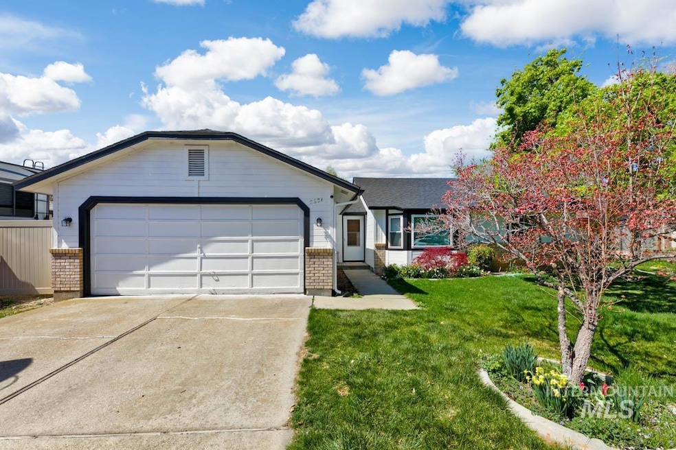 2631 N Aster Ave, Boise, ID 83704 - photo 1