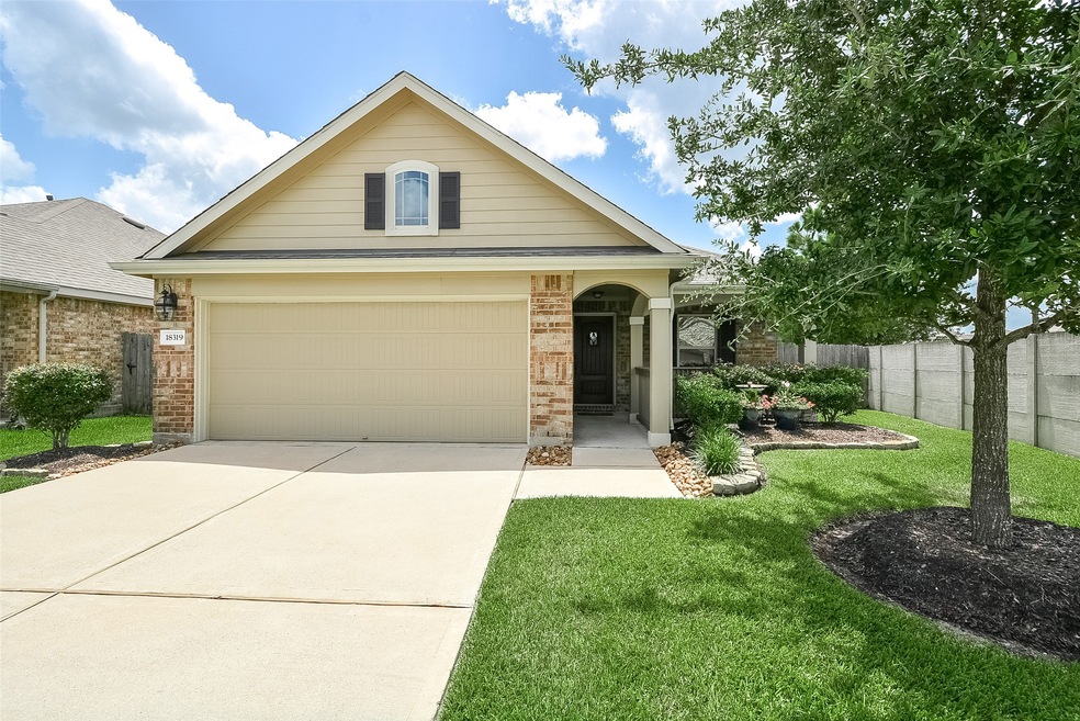 Welcome to 18319 Russett Green!