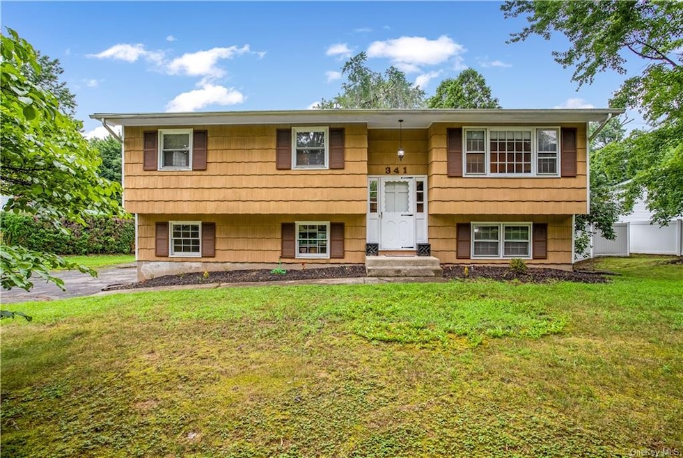 341 Little Tor Oval, New City, NY 10956 - photo 1