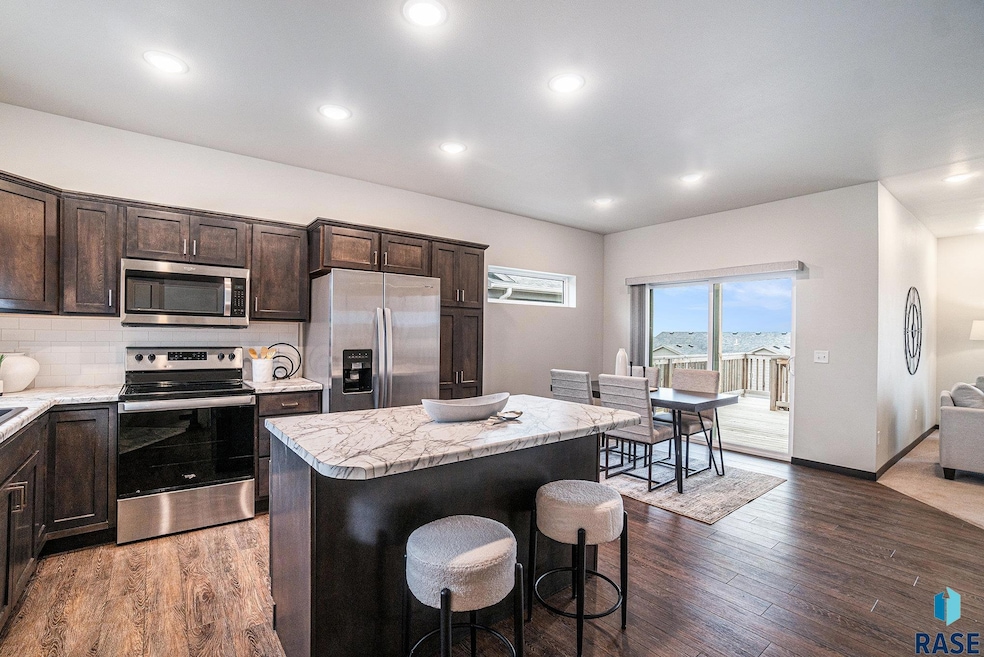 7805 E 44th St, Sioux Falls, SD 57110 - photo 1