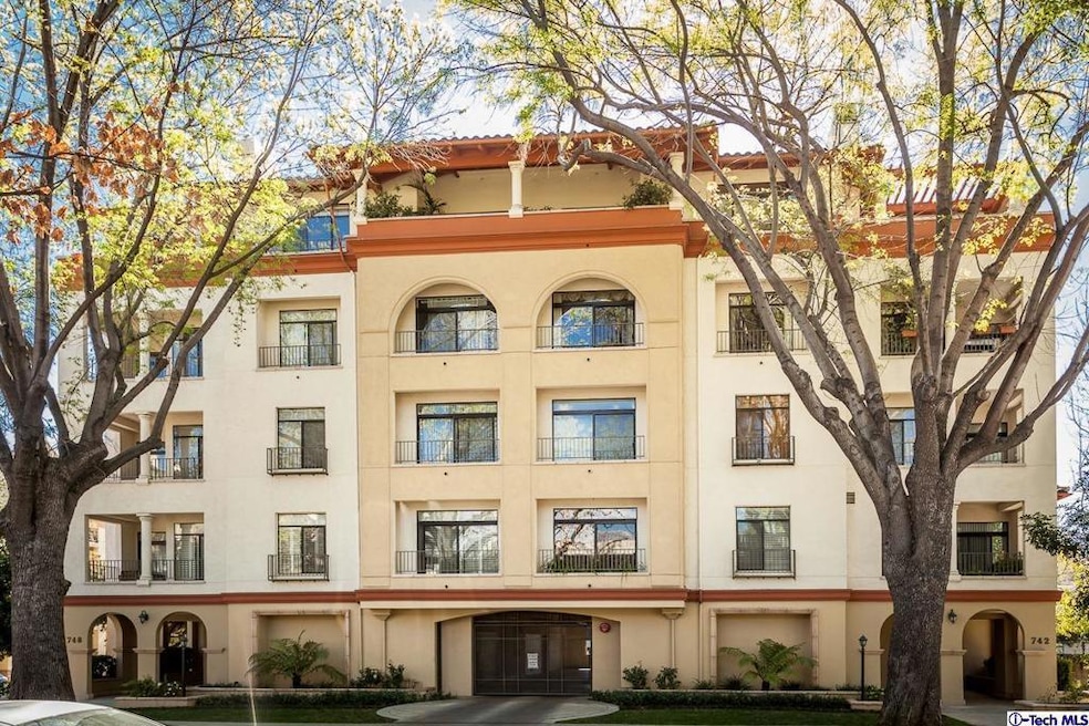 742 Locust St unit 202, Pasadena, CA 91101 - photo 1