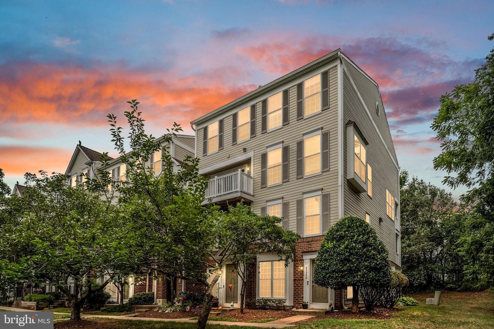 46948 Courtyard Square, Sterling, VA 20164 - photo 1