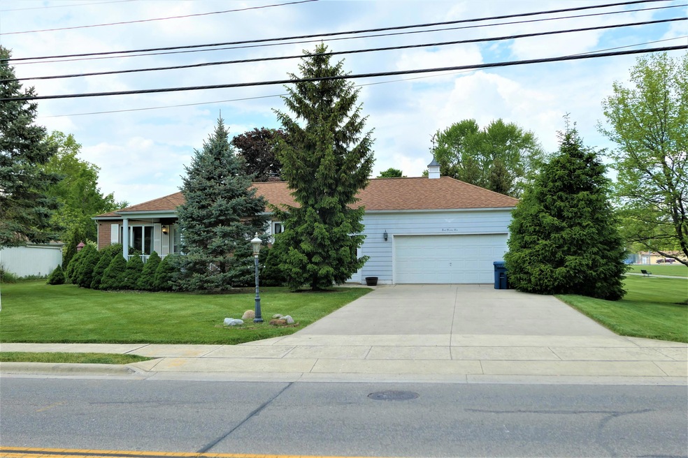 922 Collins Ave, Marysville, OH 43040 - photo 1