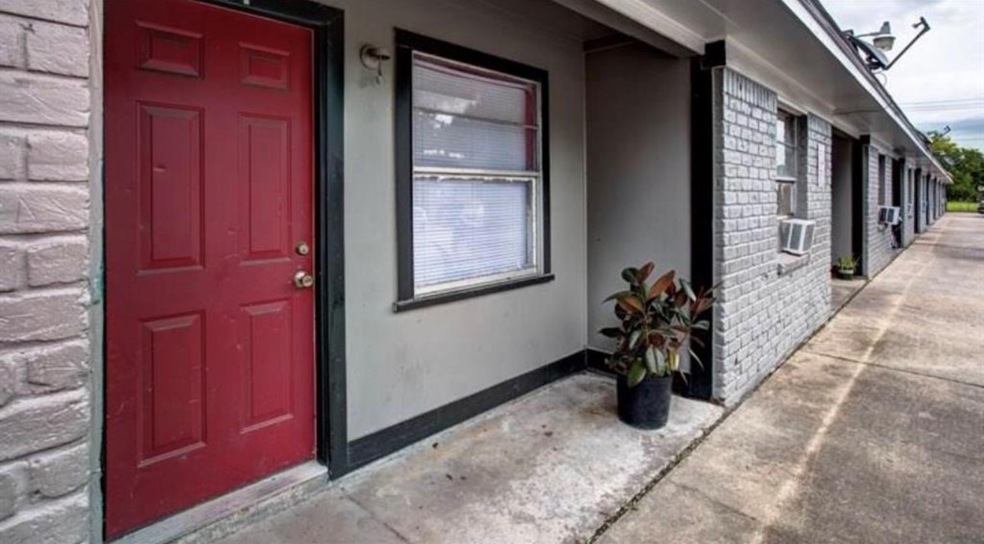 4515 Oxford St unit 16, Houston, TX 77022 - photo 1