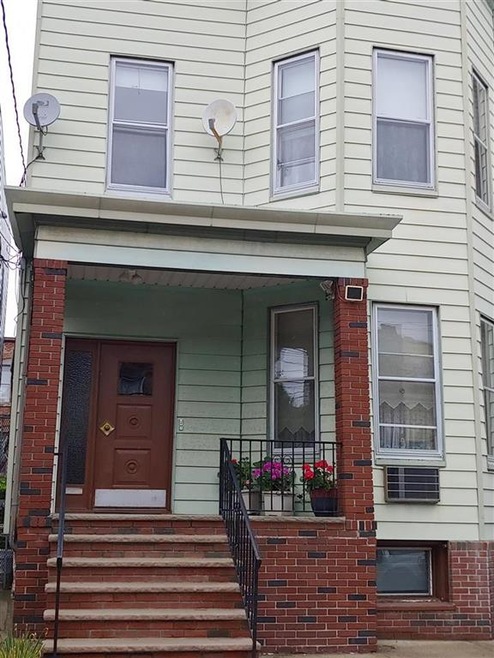 210 Oak St, Weehawken, NJ 07086 - photo 1