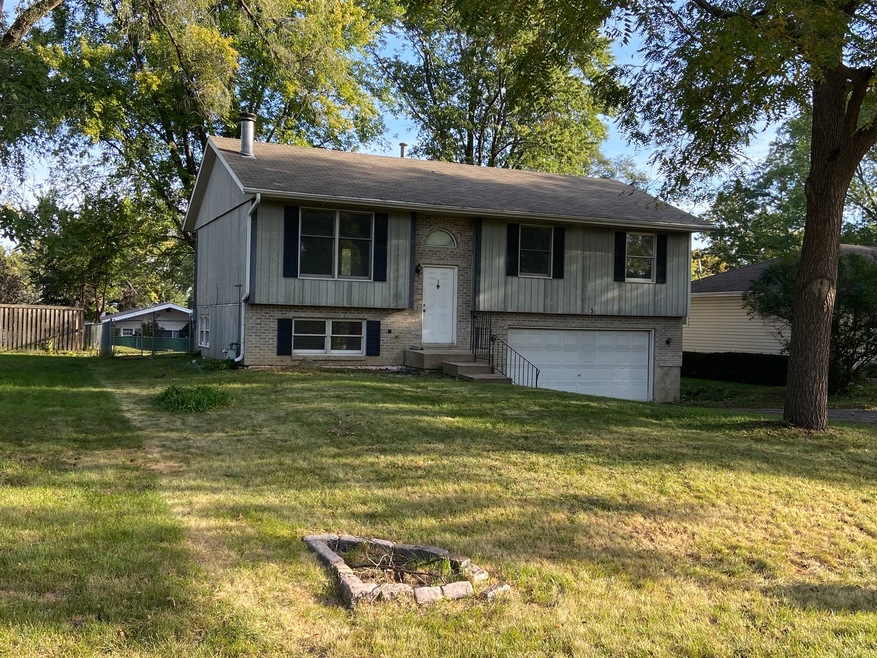 3 Deer Path, Lake In the Hills, IL 60156 - photo 1