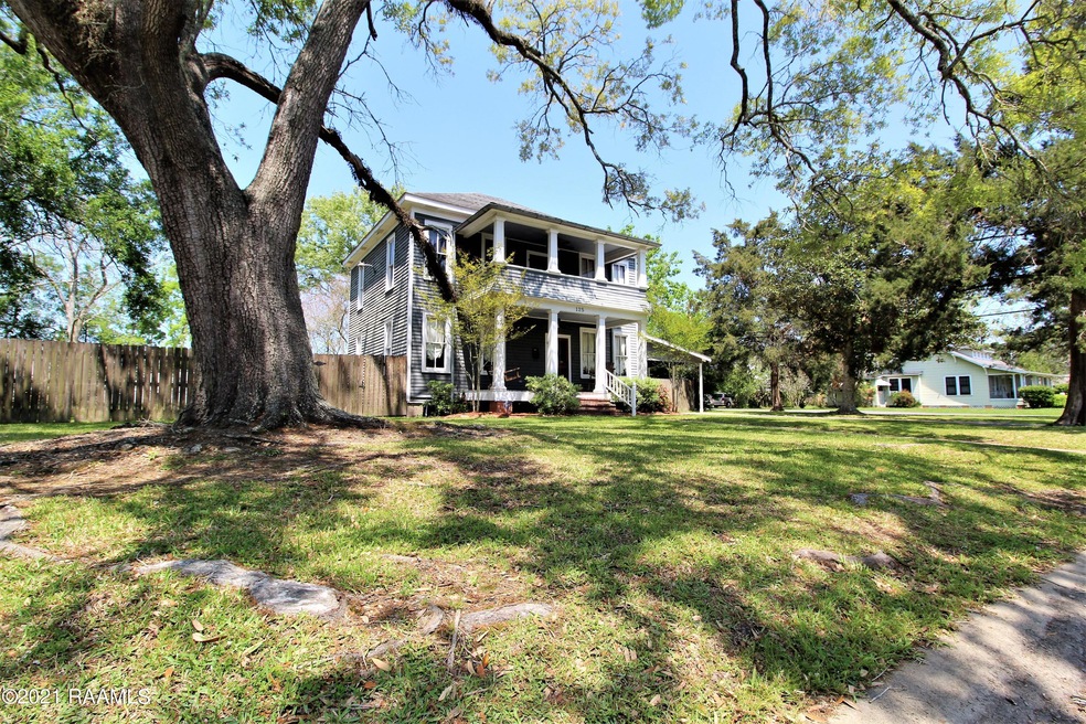 125 e 8th St - Right Side