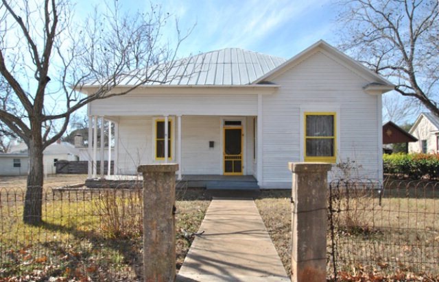 303 W College St, Fredericksburg, TX 78624 - photo 1