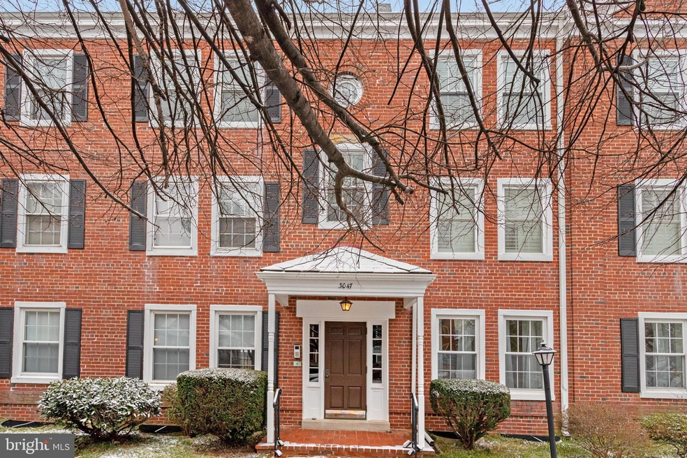 3047 S Buchanan St unit A2, Arlington, VA 22206 - photo 1
