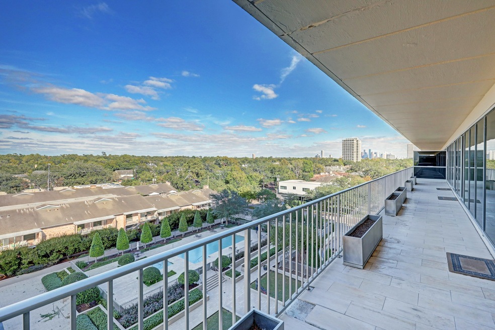 2200 Willowick #6E/F overlooks the pool with expan