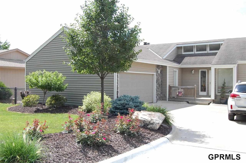 8605 Molokai Dr, Papillion, NE 68046 - photo 1