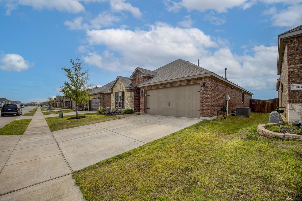 10816 Aledo Ln, Aubrey, TX 76227 - photo 1