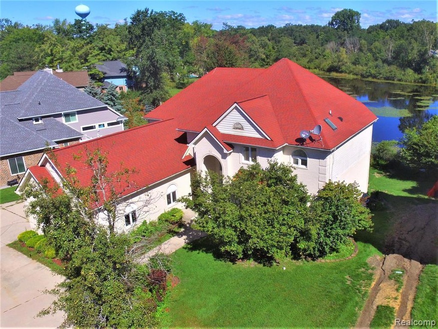 7058 Cedarbank Dr, West Bloomfield, MI 48324 - photo 1