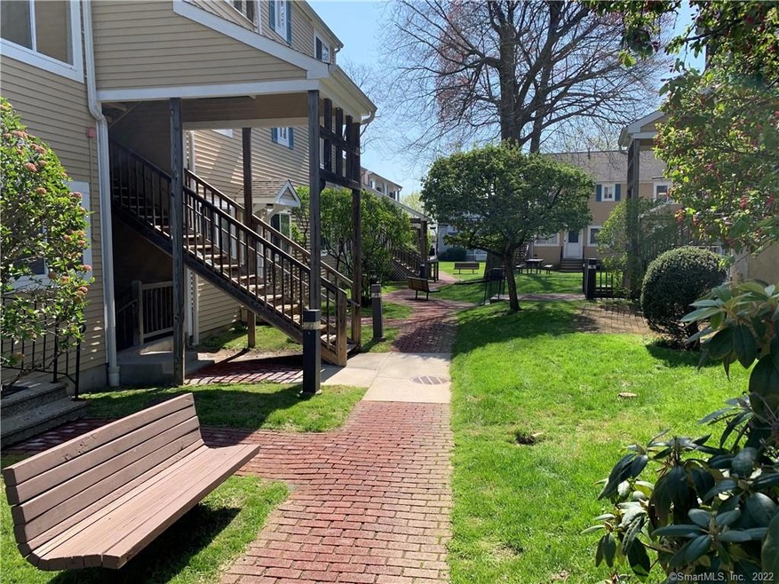 135 Flax Hill Rd unit 16, Norwalk, CT 06854 - photo 1