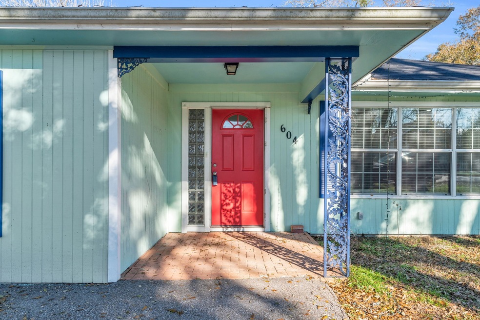 604 Mason St, Tomball, TX 77375 - photo 1