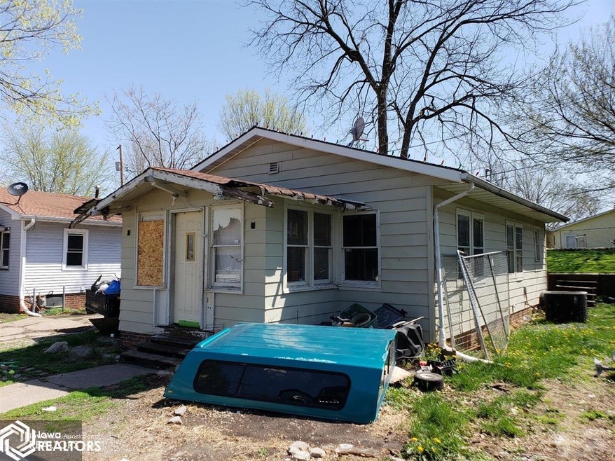 12 Bungalow Ct, Newton, IA 50208 - photo 1