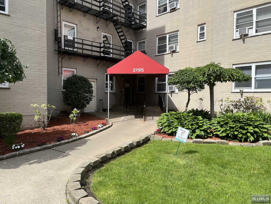 2195 N Central Rd unit 2D, Fort Lee, NJ 07024 - photo 1