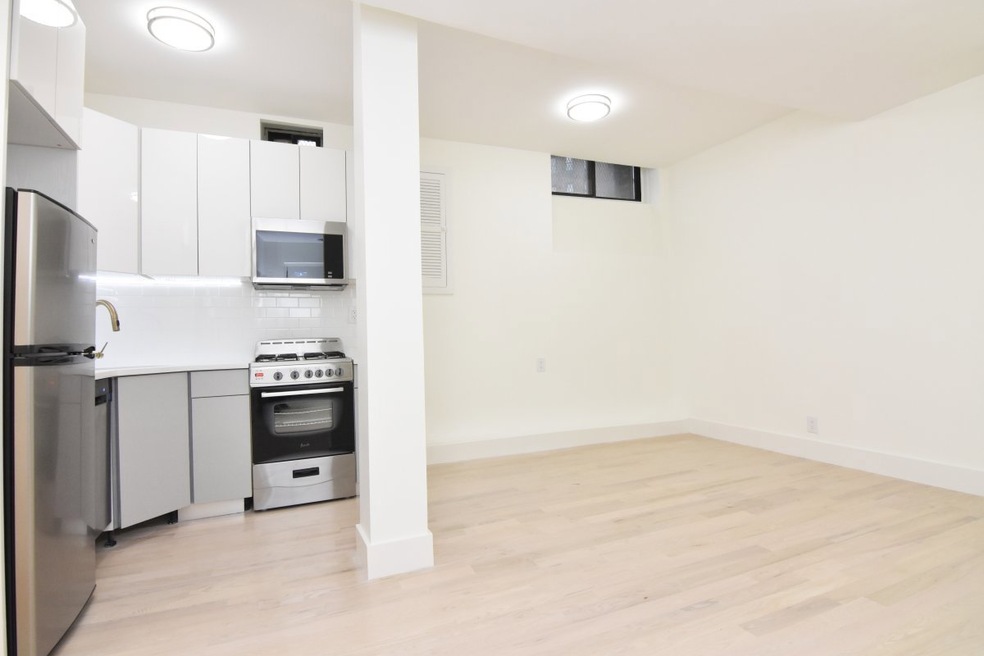 133 Fort George Ave unit C, New York, NY 10040 - photo 1
