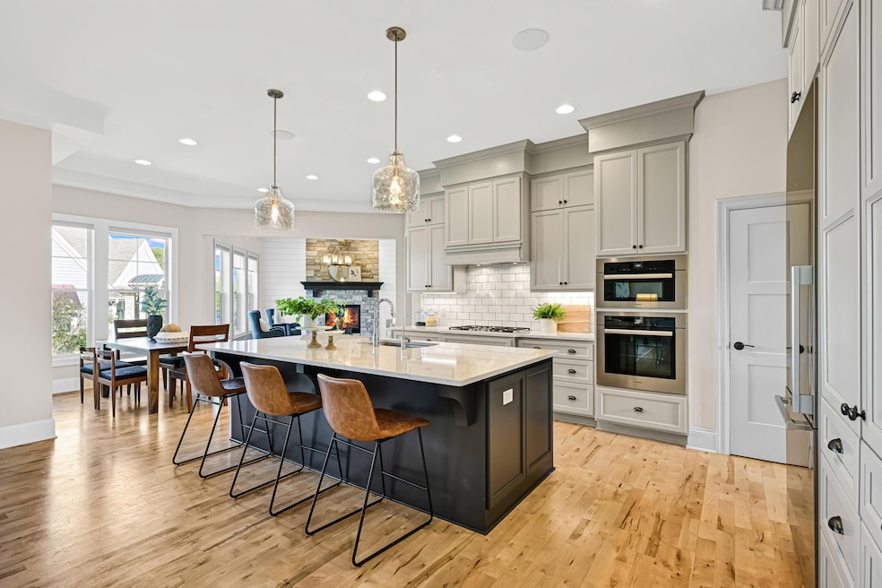 W248N2151 Kettle Cove Ct, Pewaukee, WI 53072 - photo 1