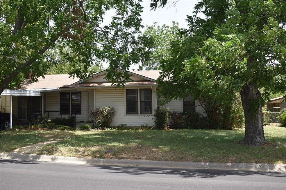 106 Wren Ct, Cleburne, TX 76033 - photo 1