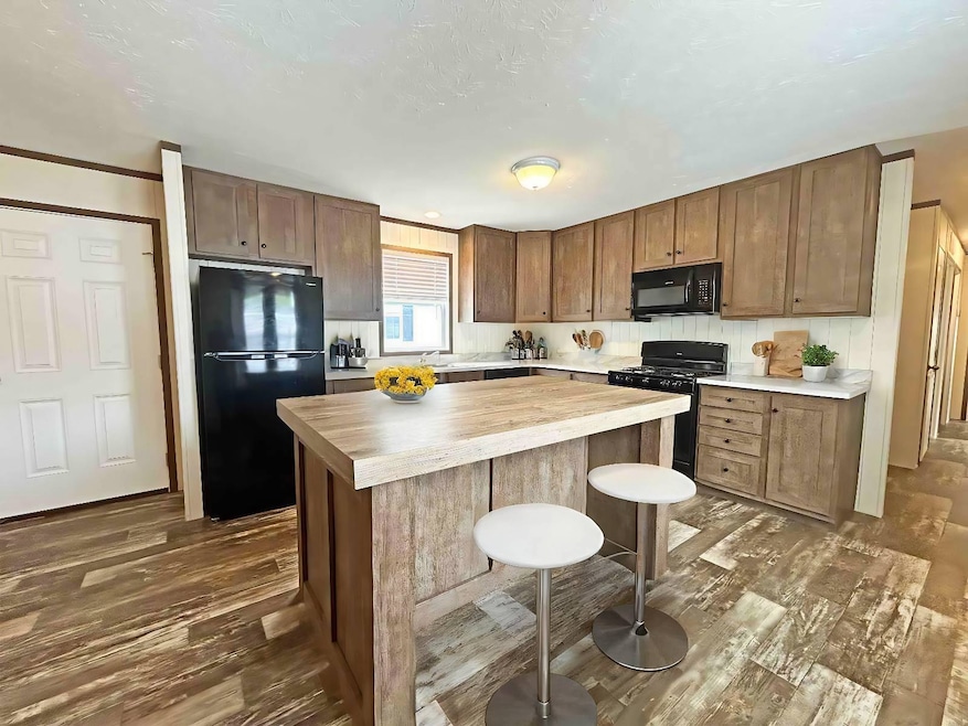 7055 Quarry Rd unit 33, Amherst, OH 44001 - photo 1