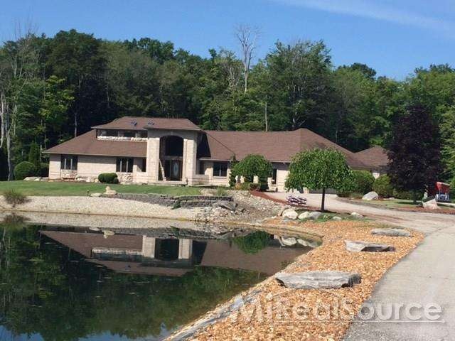 Beautiful Home, professional landscaping, lazy riv