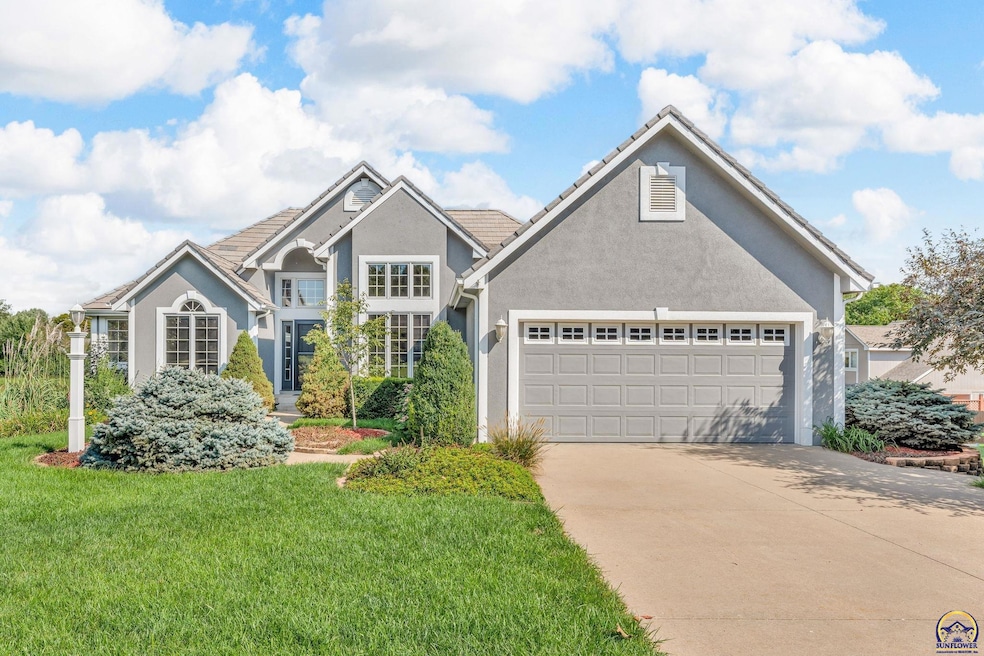 2222 SW Pondview Dr, Topeka, KS 66614 - photo 1