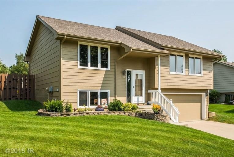 1626 E Creston Ave, Des Moines, IA 50320 - photo 1